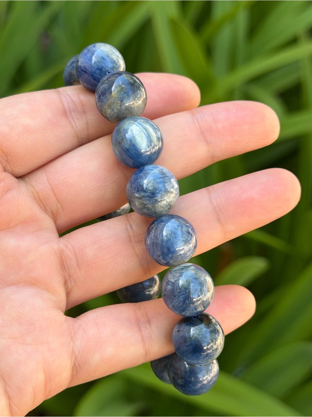 14mm stretchable blue kyanite bracelet 1890 - Picture 3 of 9